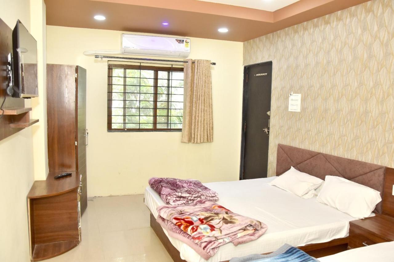 Green Leaf Hotel Ujjain Ngoại thất bức ảnh
