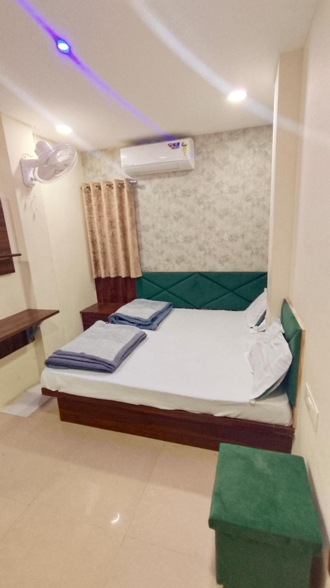 Green Leaf Hotel Ujjain Ngoại thất bức ảnh
