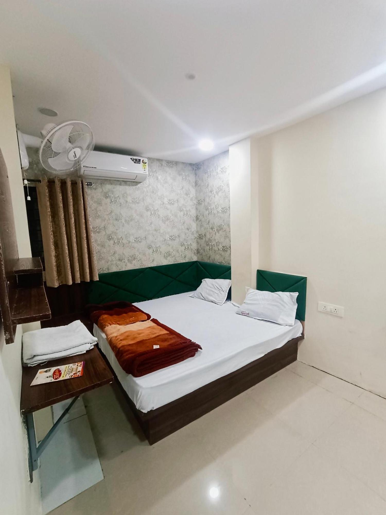 Green Leaf Hotel Ujjain Ngoại thất bức ảnh