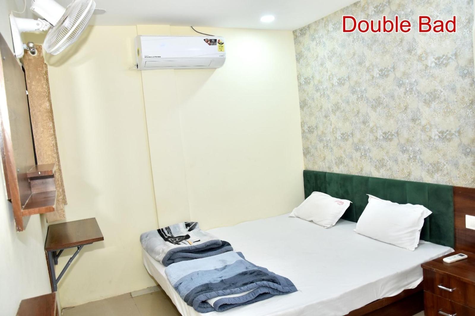 Green Leaf Hotel Ujjain Ngoại thất bức ảnh