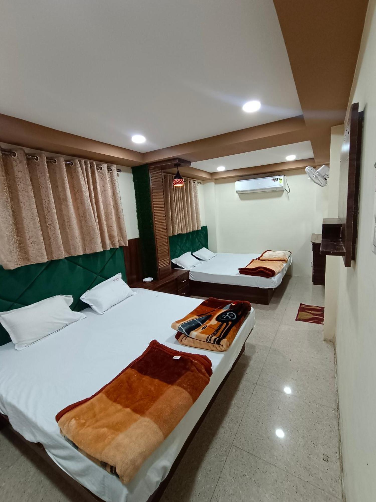 Green Leaf Hotel Ujjain Ngoại thất bức ảnh