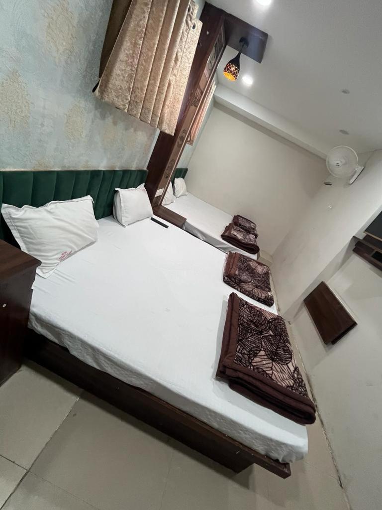 Green Leaf Hotel Ujjain Ngoại thất bức ảnh