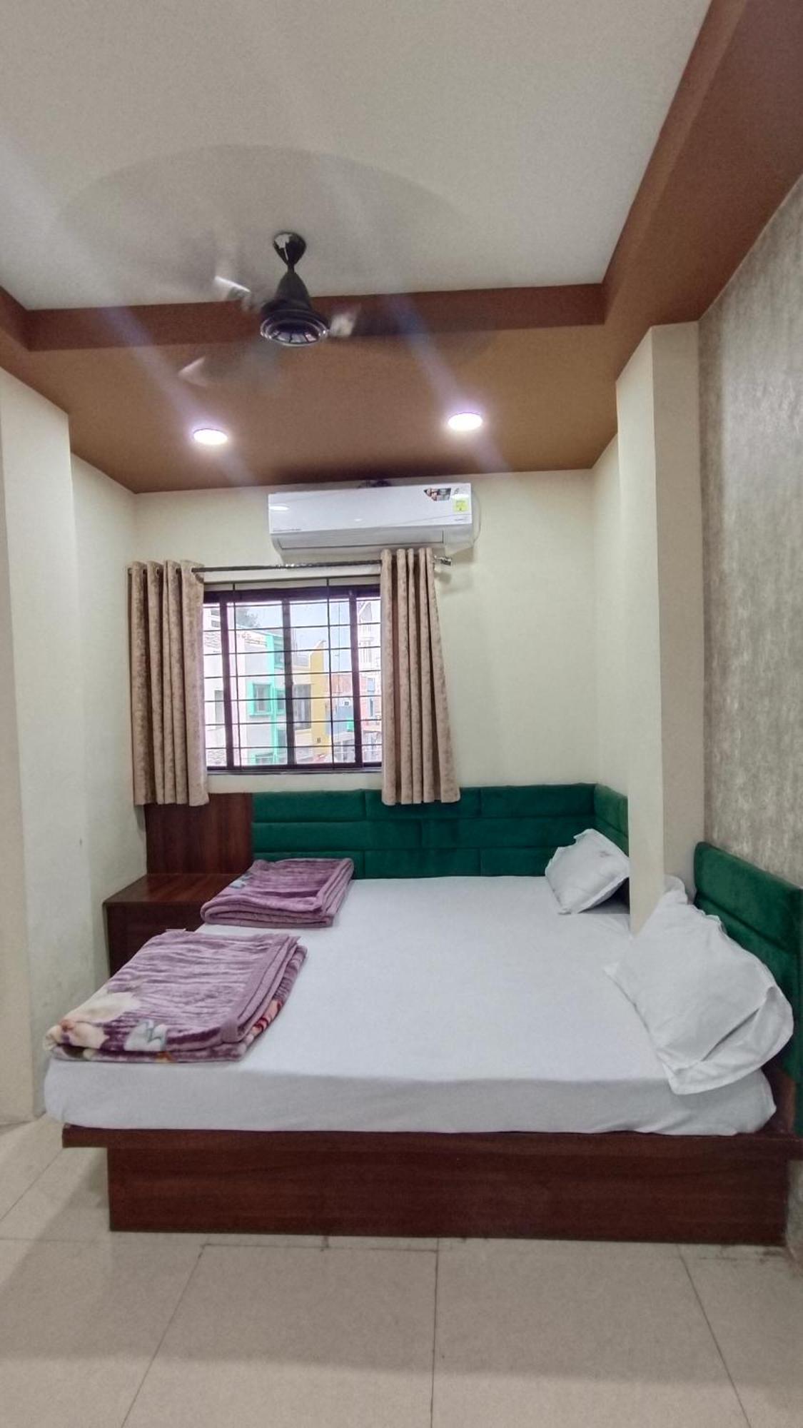 Green Leaf Hotel Ujjain Ngoại thất bức ảnh