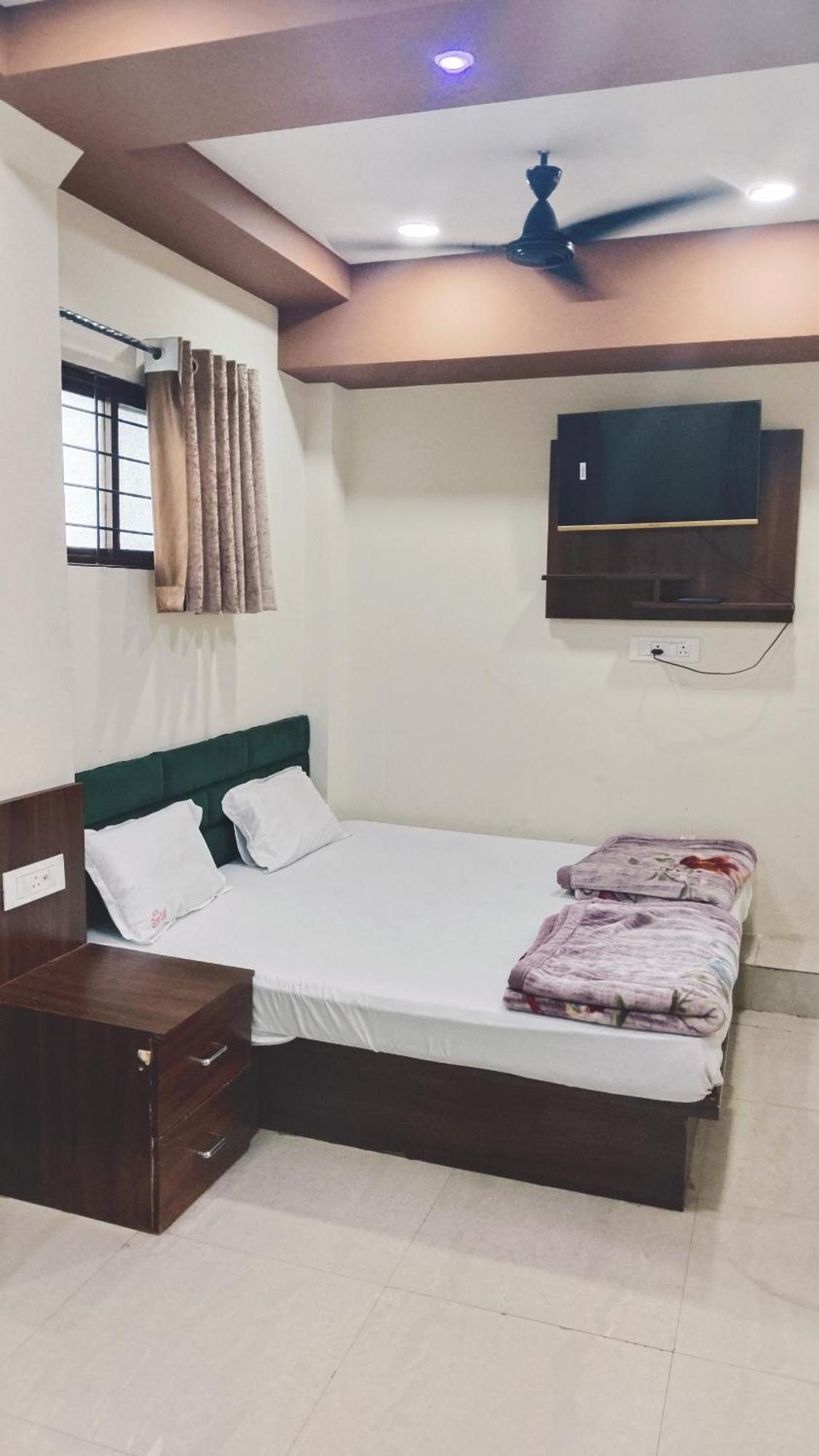 Green Leaf Hotel Ujjain Ngoại thất bức ảnh