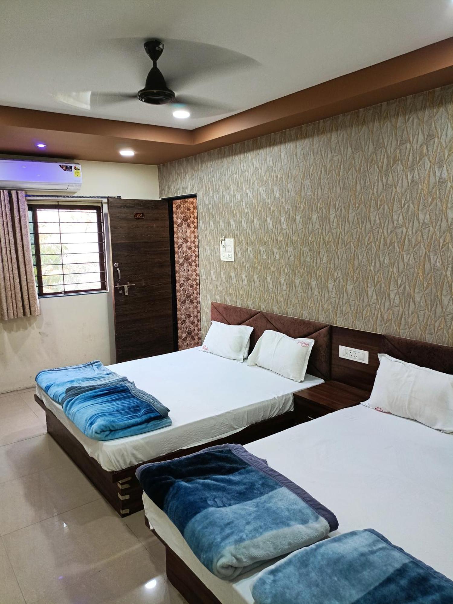 Green Leaf Hotel Ujjain Ngoại thất bức ảnh