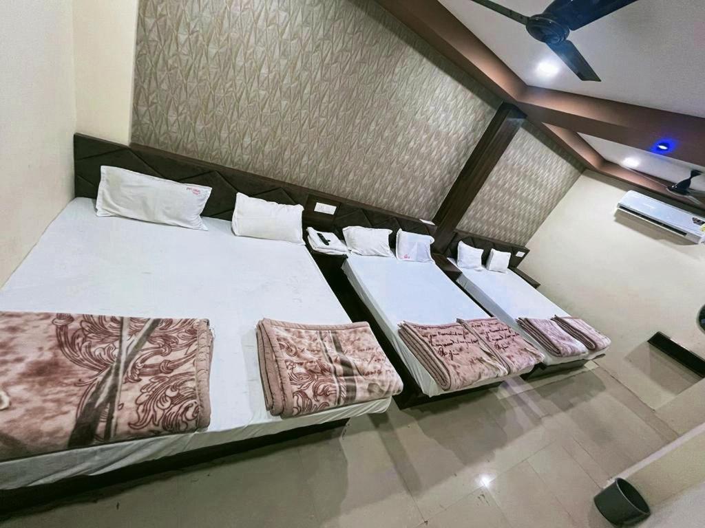 Green Leaf Hotel Ujjain Ngoại thất bức ảnh