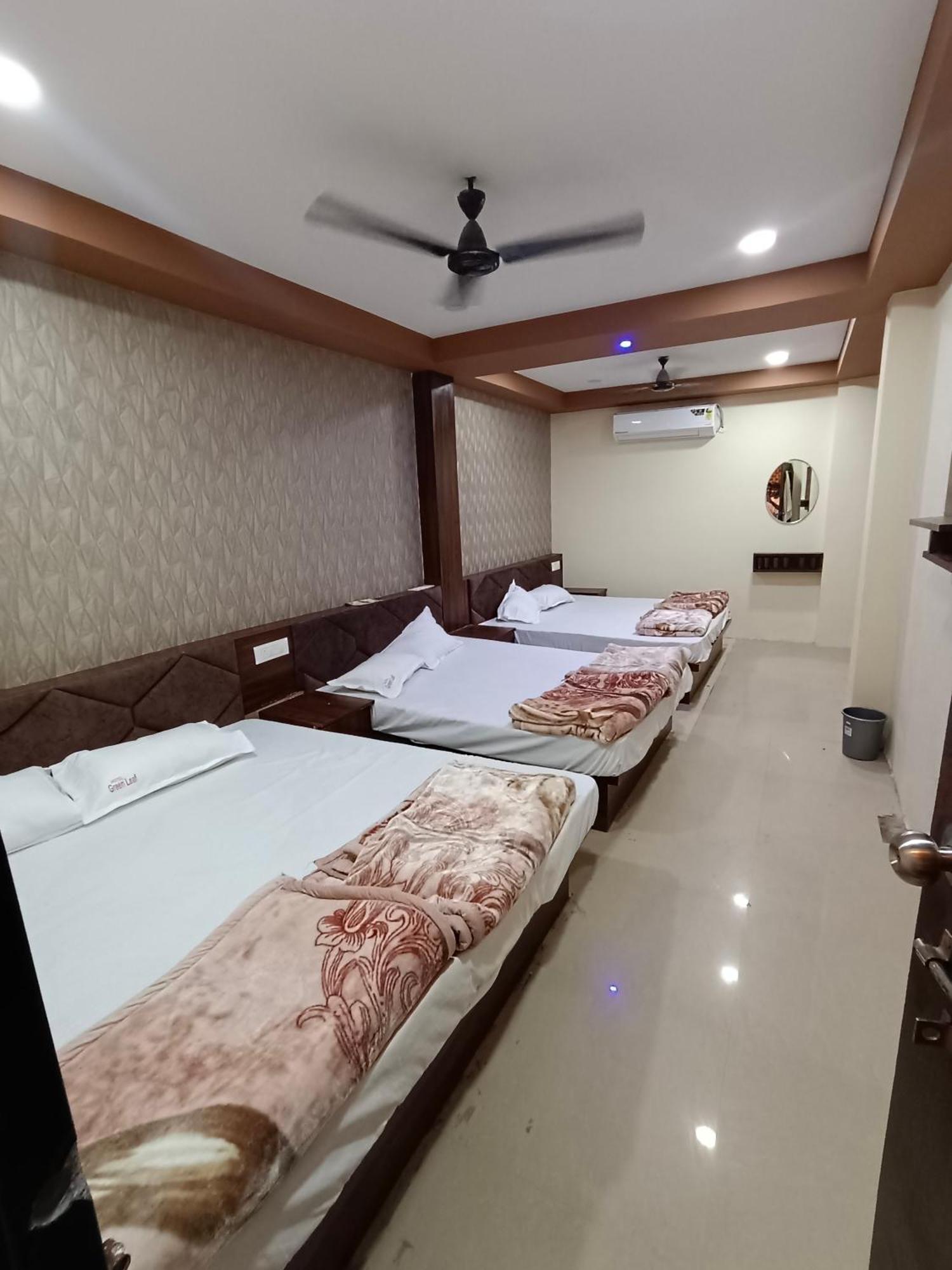 Green Leaf Hotel Ujjain Ngoại thất bức ảnh
