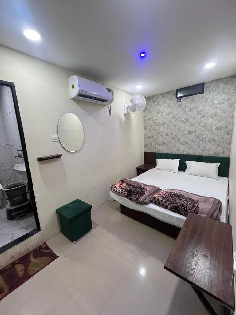 Green Leaf Hotel Ujjain Ngoại thất bức ảnh