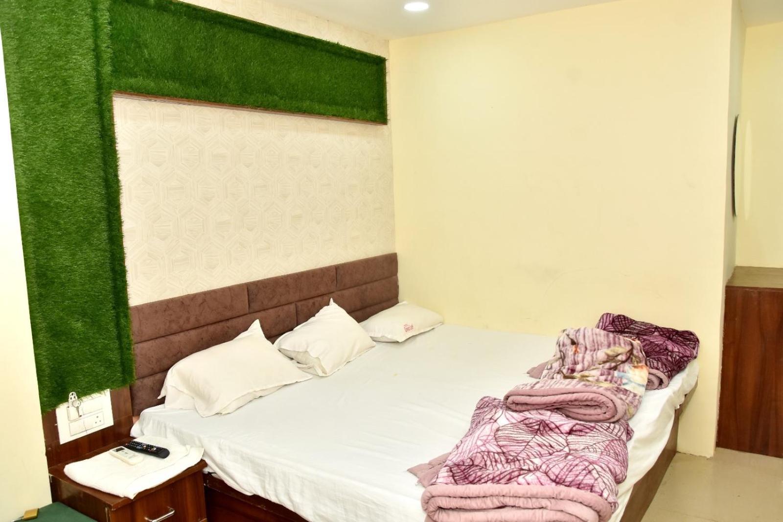 Green Leaf Hotel Ujjain Ngoại thất bức ảnh