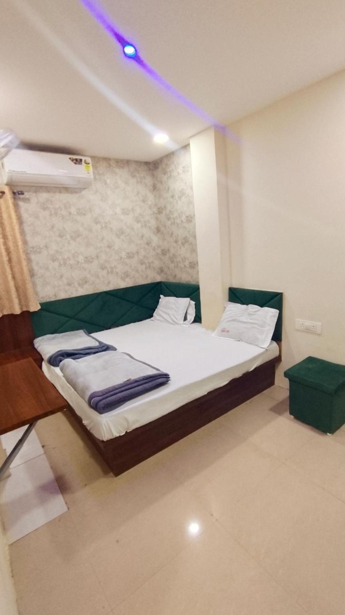 Green Leaf Hotel Ujjain Ngoại thất bức ảnh