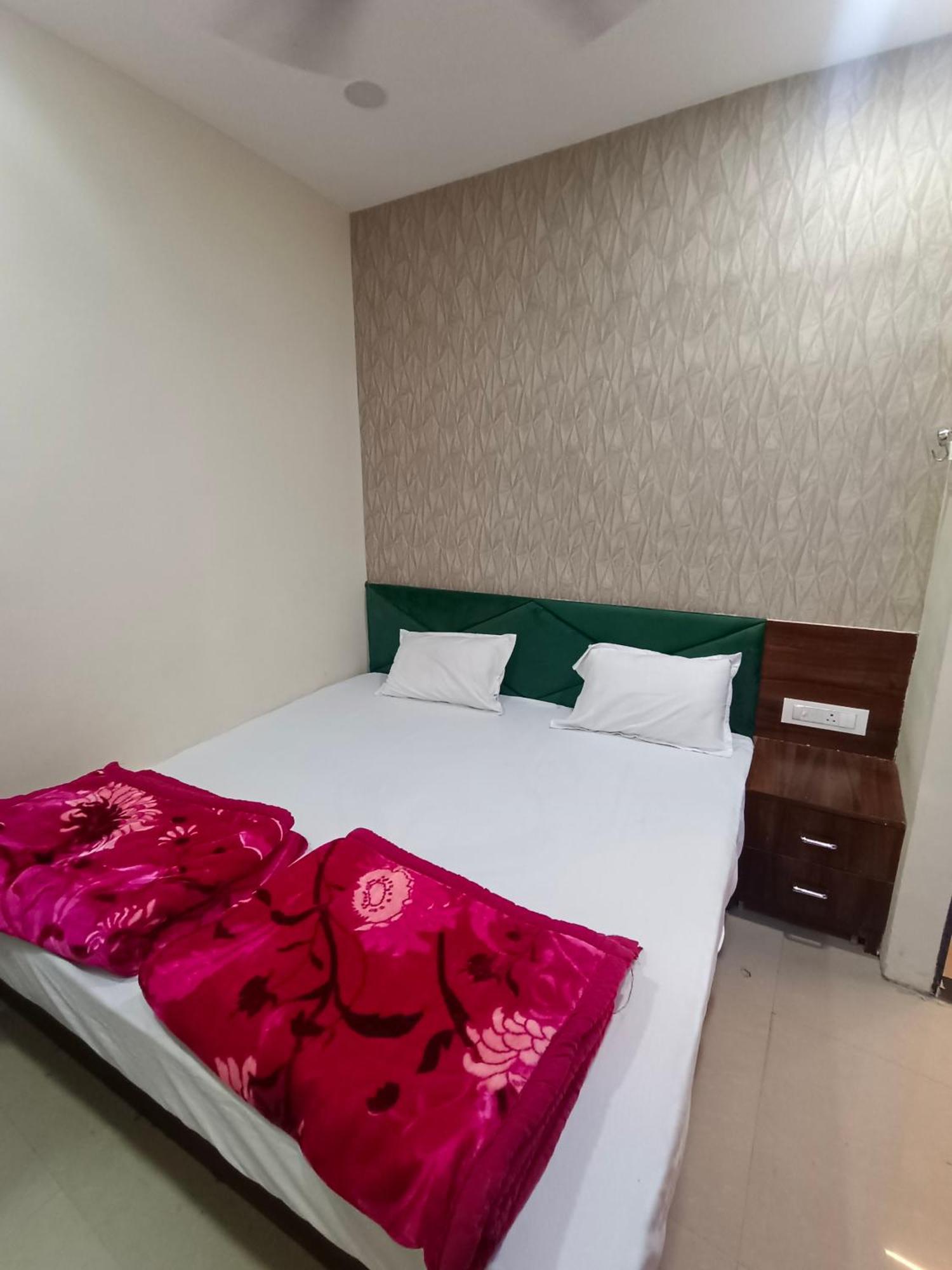 Green Leaf Hotel Ujjain Ngoại thất bức ảnh