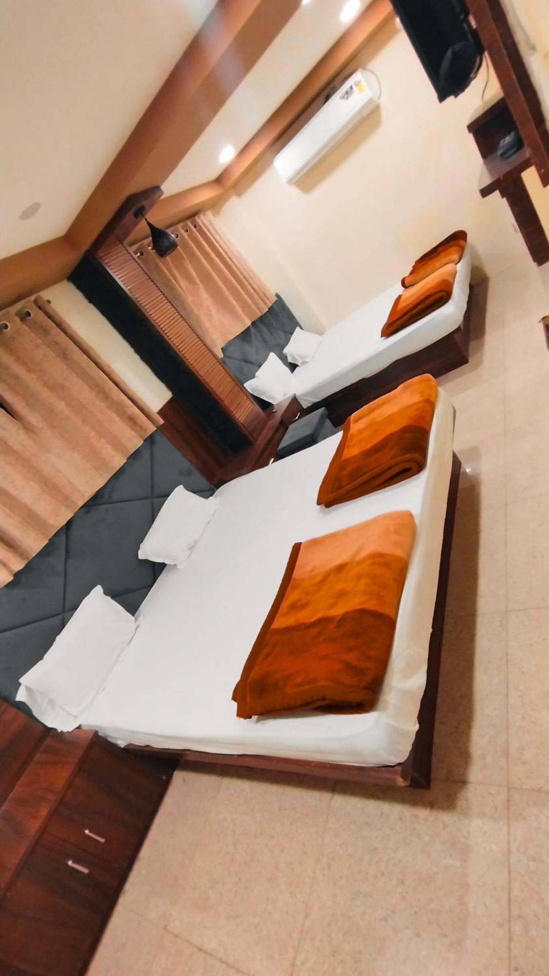Green Leaf Hotel Ujjain Ngoại thất bức ảnh