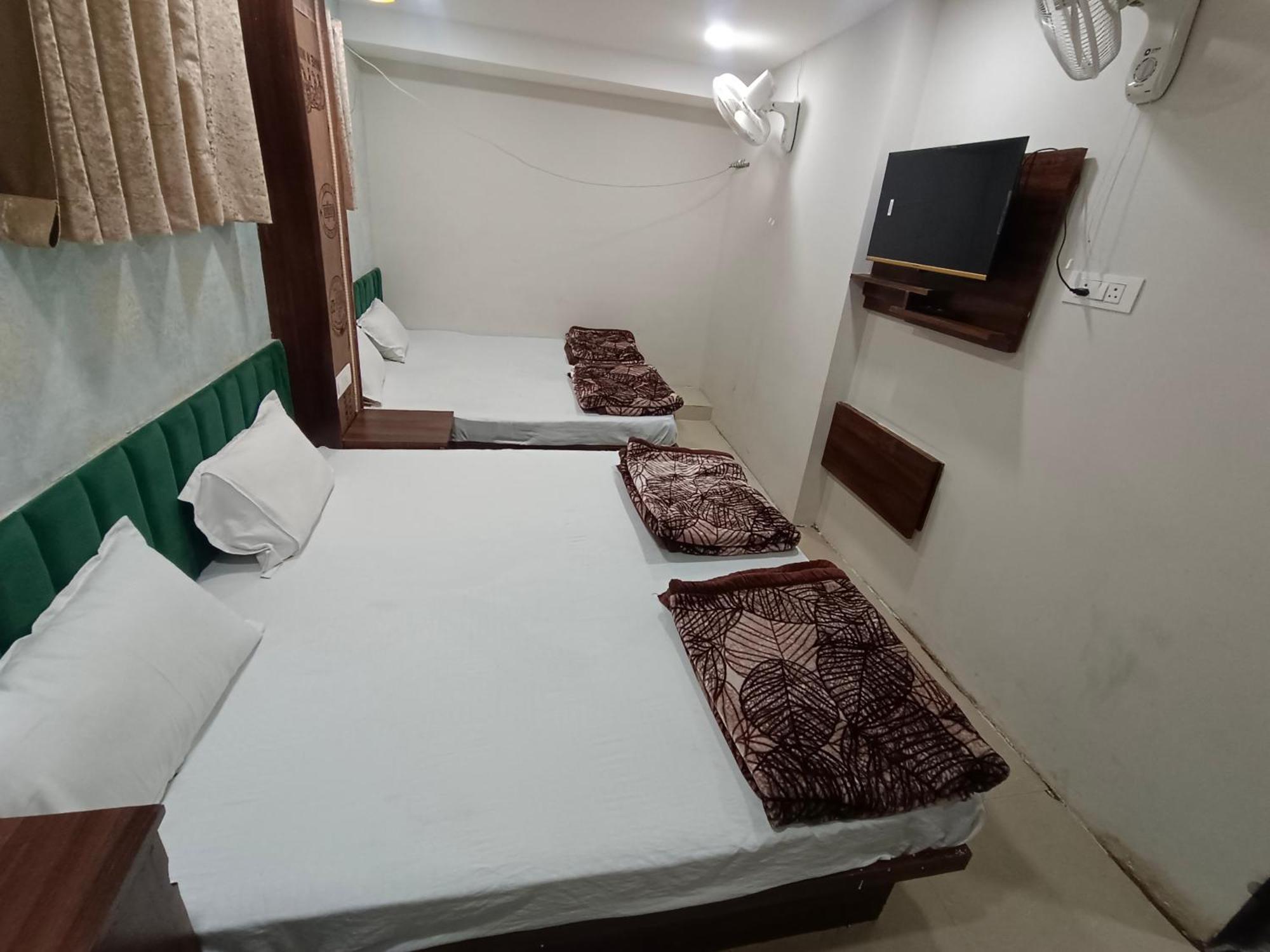 Green Leaf Hotel Ujjain Ngoại thất bức ảnh