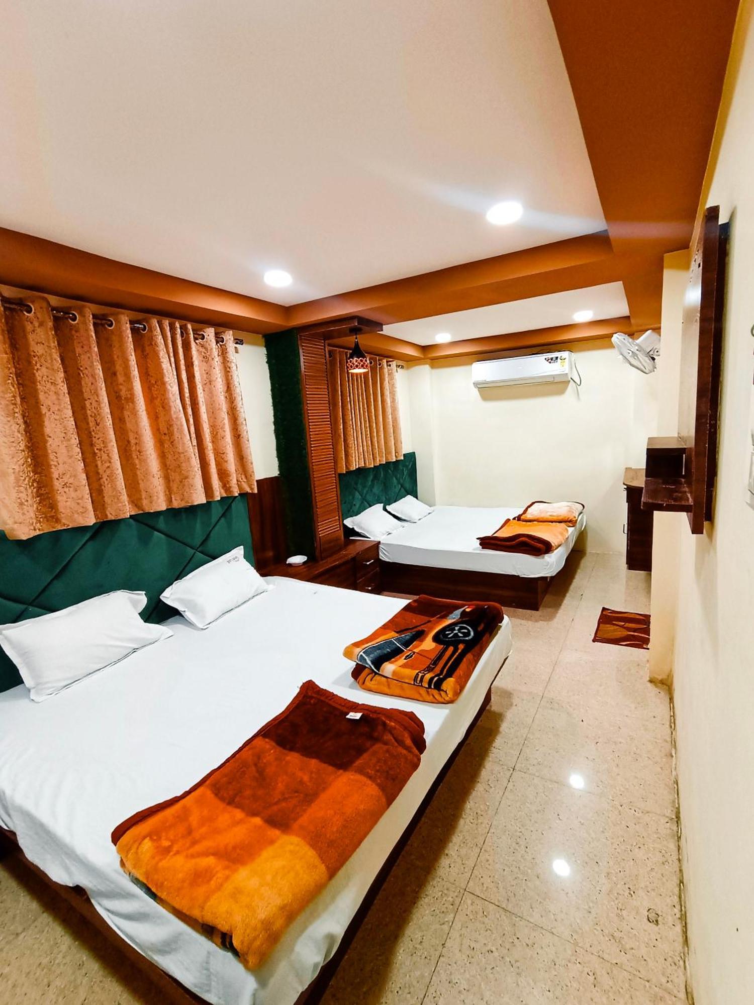 Green Leaf Hotel Ujjain Ngoại thất bức ảnh