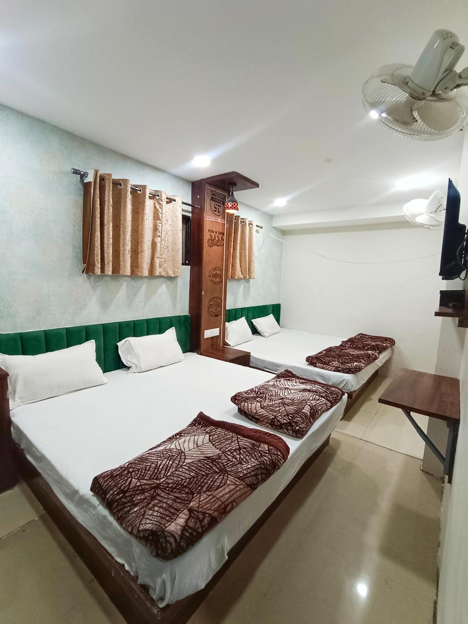 Green Leaf Hotel Ujjain Ngoại thất bức ảnh