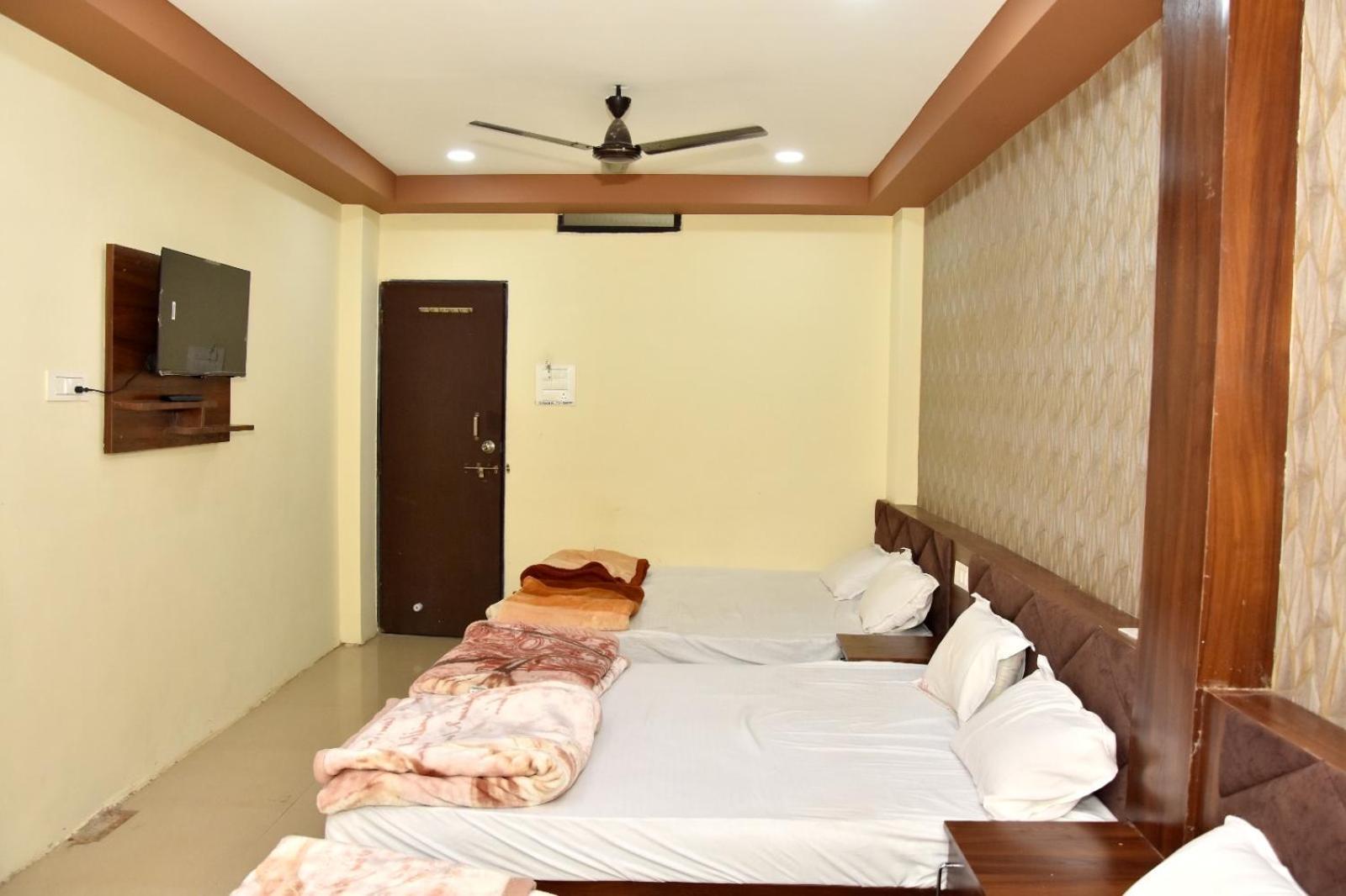 Green Leaf Hotel Ujjain Ngoại thất bức ảnh